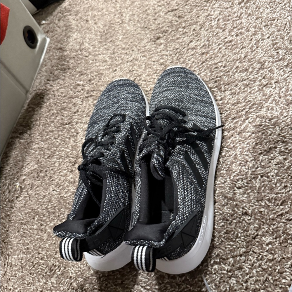 🥬Adidas Black and White Sneakers